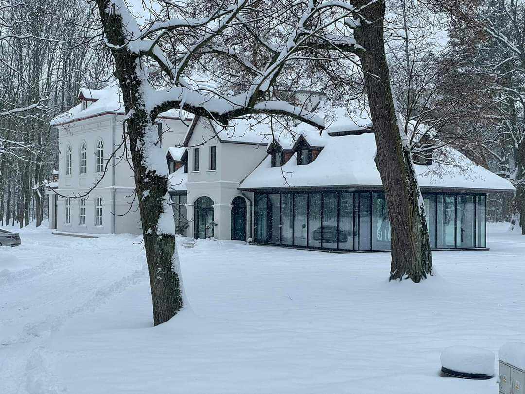 Odbudowa dworu Reyów w Sieciechowicach na Międzynarodowy Ośrodek Wymiany Artystycznej